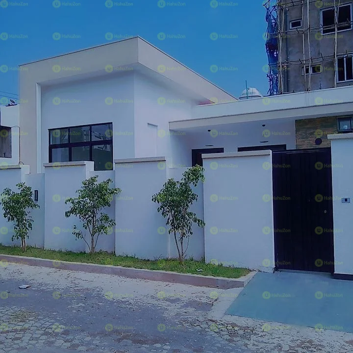 300 ካሬ የሚሸጥ ዘመናዊ ቪላ ቤት በሰሚት