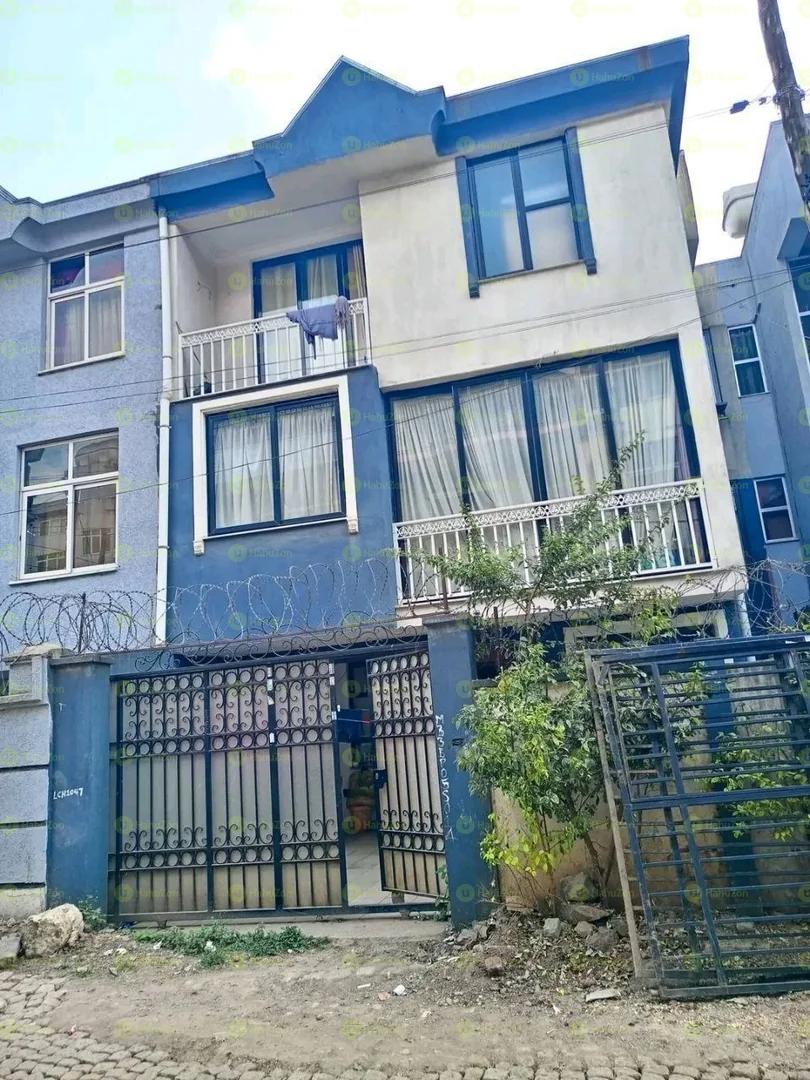 94 ካሬ የሚሸጥ G+2 ቤት በሰሚት ፍየል ቤት