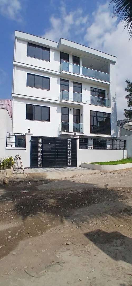150 ካሬ የሚሸጥ G+3 ቤት በCMC