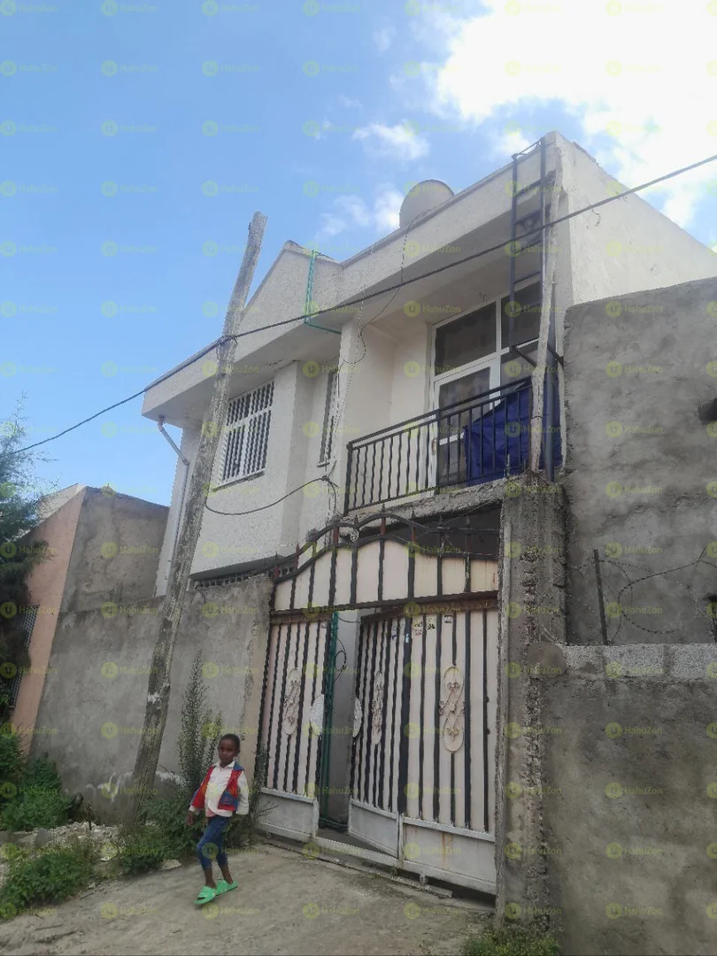 90 ካሬ የሚሸጥ ዘመናዊ  G+1 ቤት በአያት