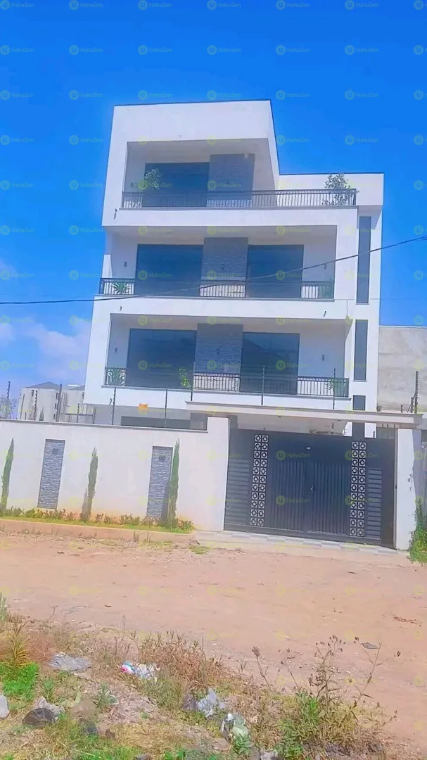 250 ካሬ የሚሸጥ ዘመናዊ ቤት በአያት