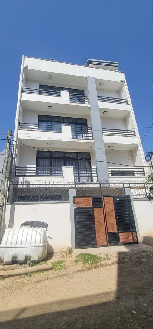 90 ካሬ የሚሸጥ G+4 ቤት በአያት አካባቢ