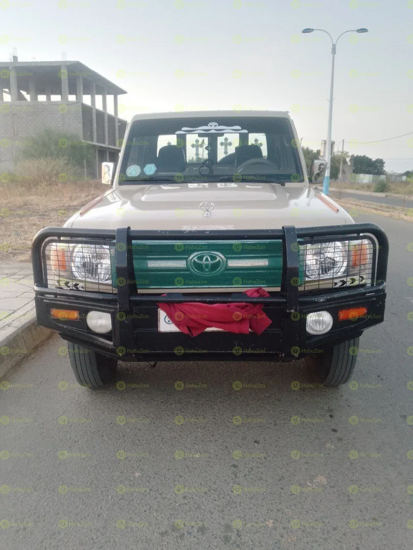 2012 Model-Toyota Land Cruiser Single Cap