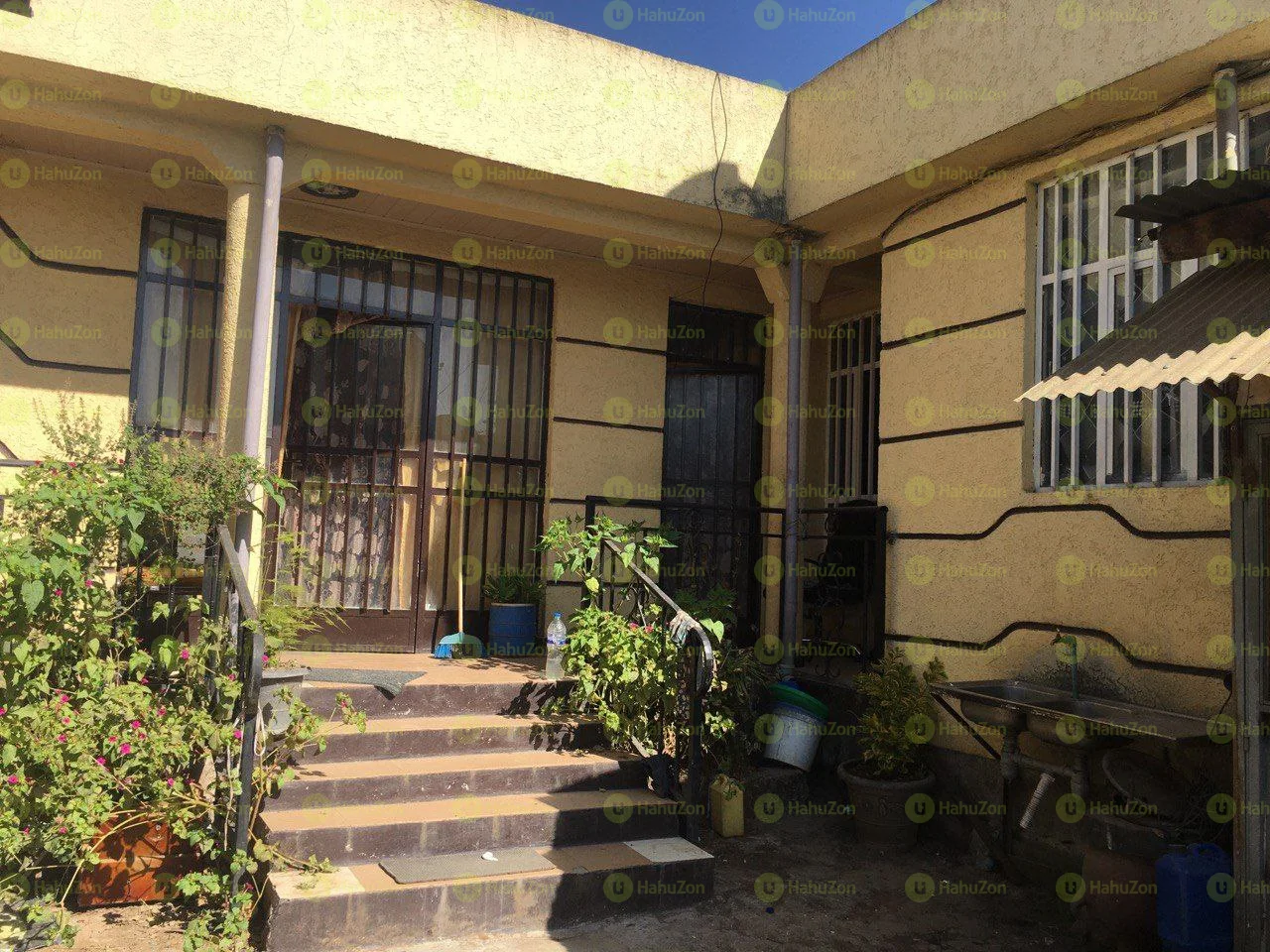 297 ካሬ የሚሸጥ ቦታ በ02