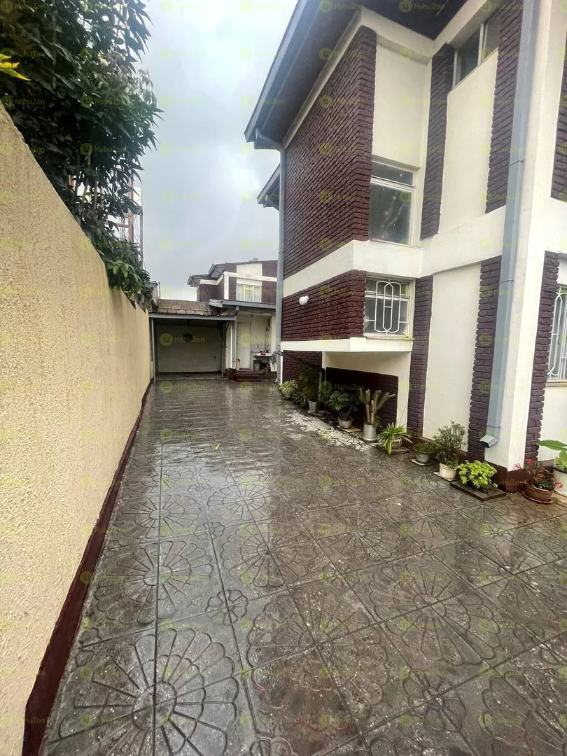 300 ካሬ የሚሸጥ ቤት በአያት አካባቢ