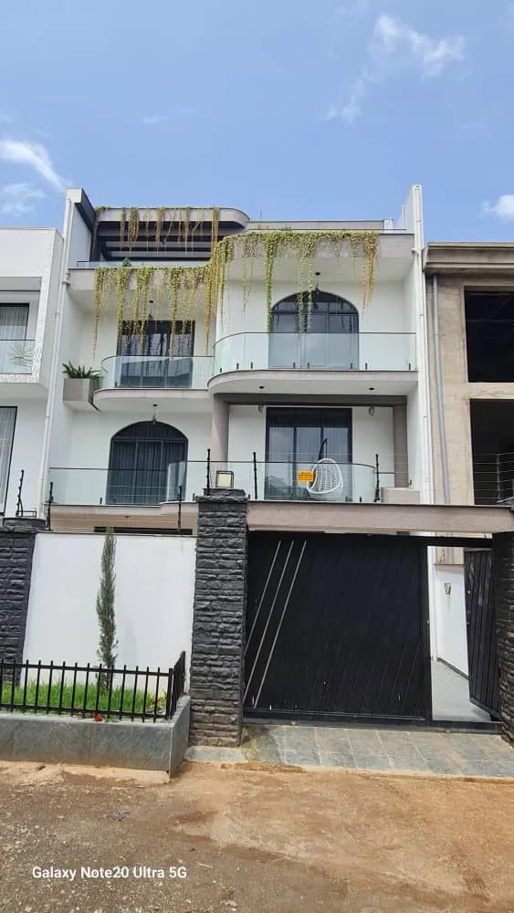 250 ካሬ የሚሸጥ B+G+2 ቤት በቦሌ ቡልቡላ