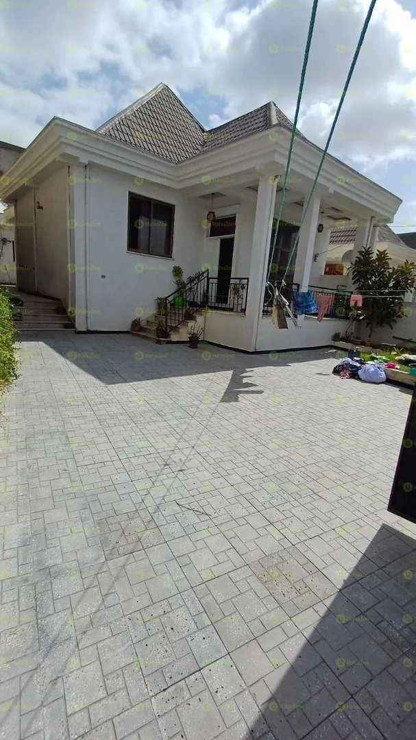 277 ካሬ የሚሸጥ ዘመናዊ ቪላ ቤት በየረር