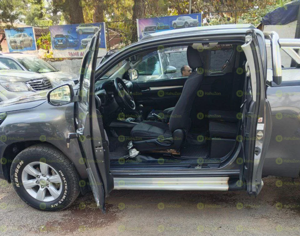 2006 Model-Toyota Hilux kin Cab