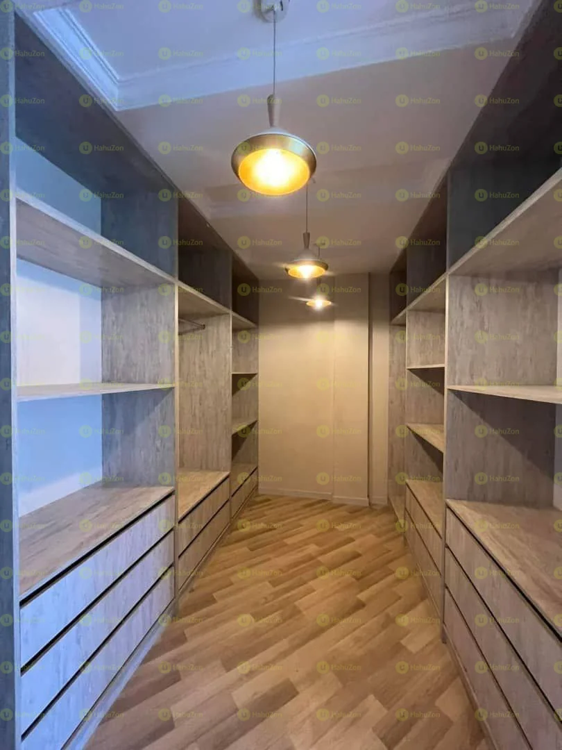 330 ካሬ የሚሸጥ G+2 መኖሪያ ቤት በጃክሮስ