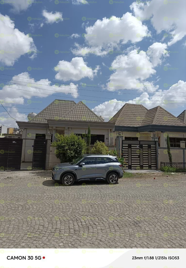 150 ካሬ የሚሸጥ ቪላ ቤት በሰሚት