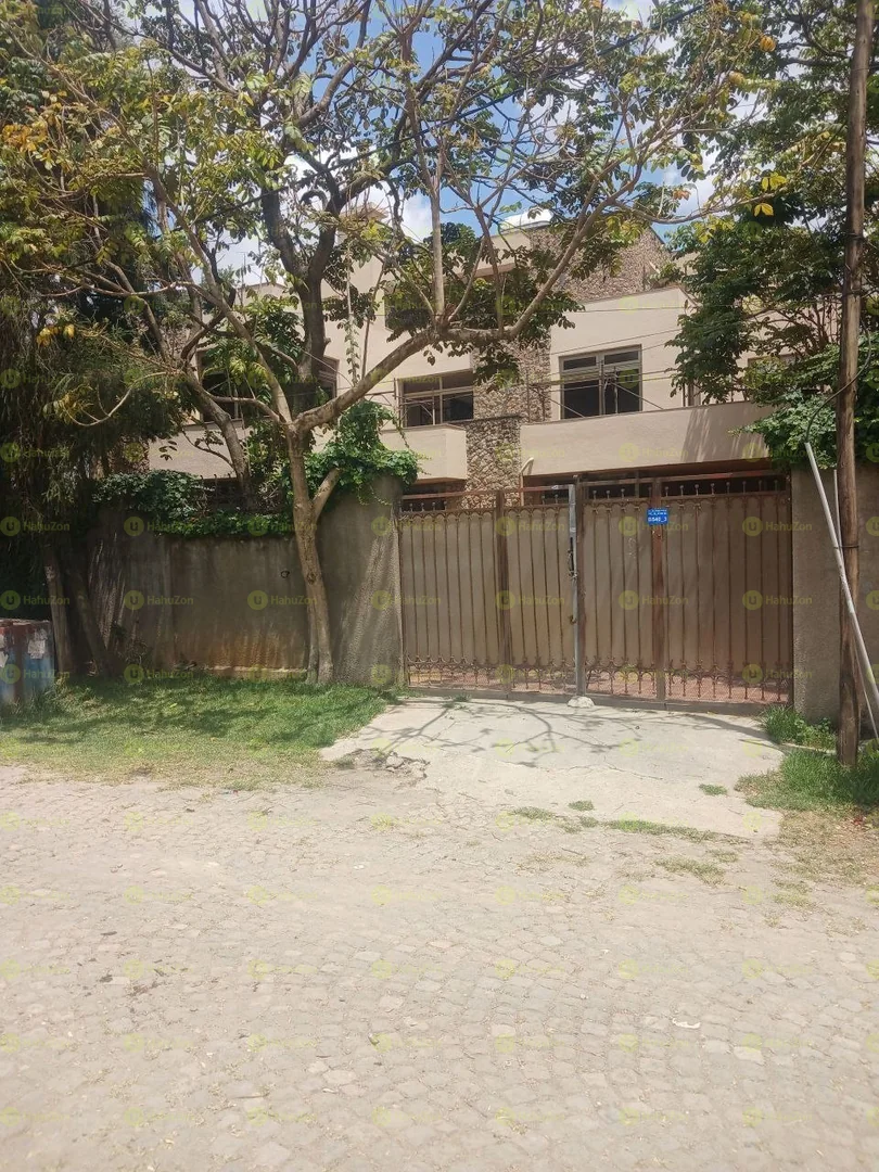 500 ካሬ የሚሸጥ ቤት በአያት ዞን ውስጥ