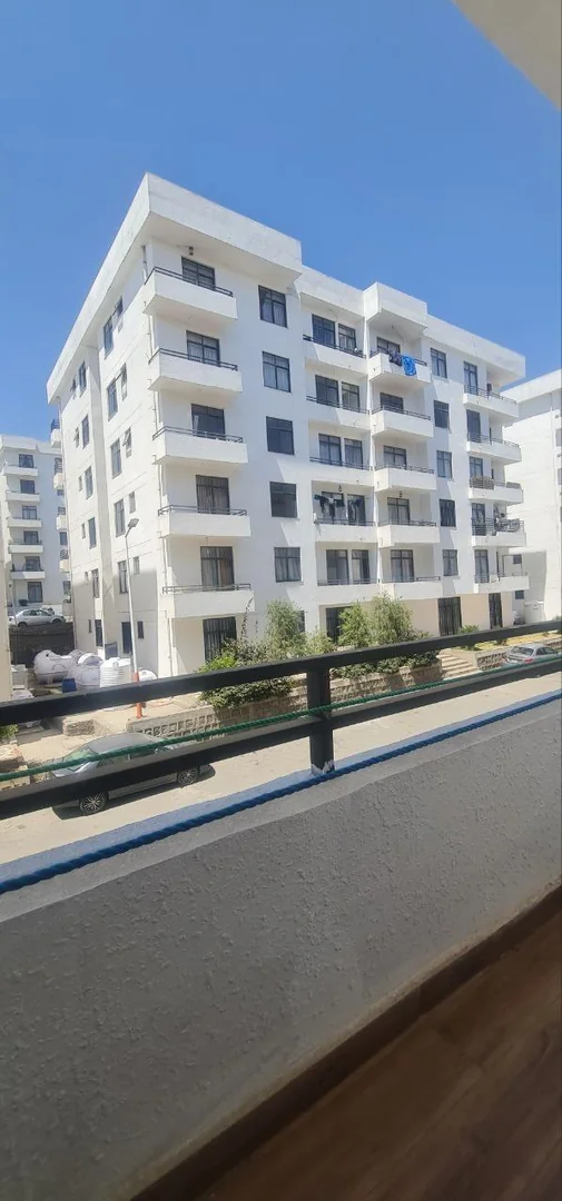 103 ካሬ የሚሸጥ አፓርታማ በአያት ኖህ ሪል