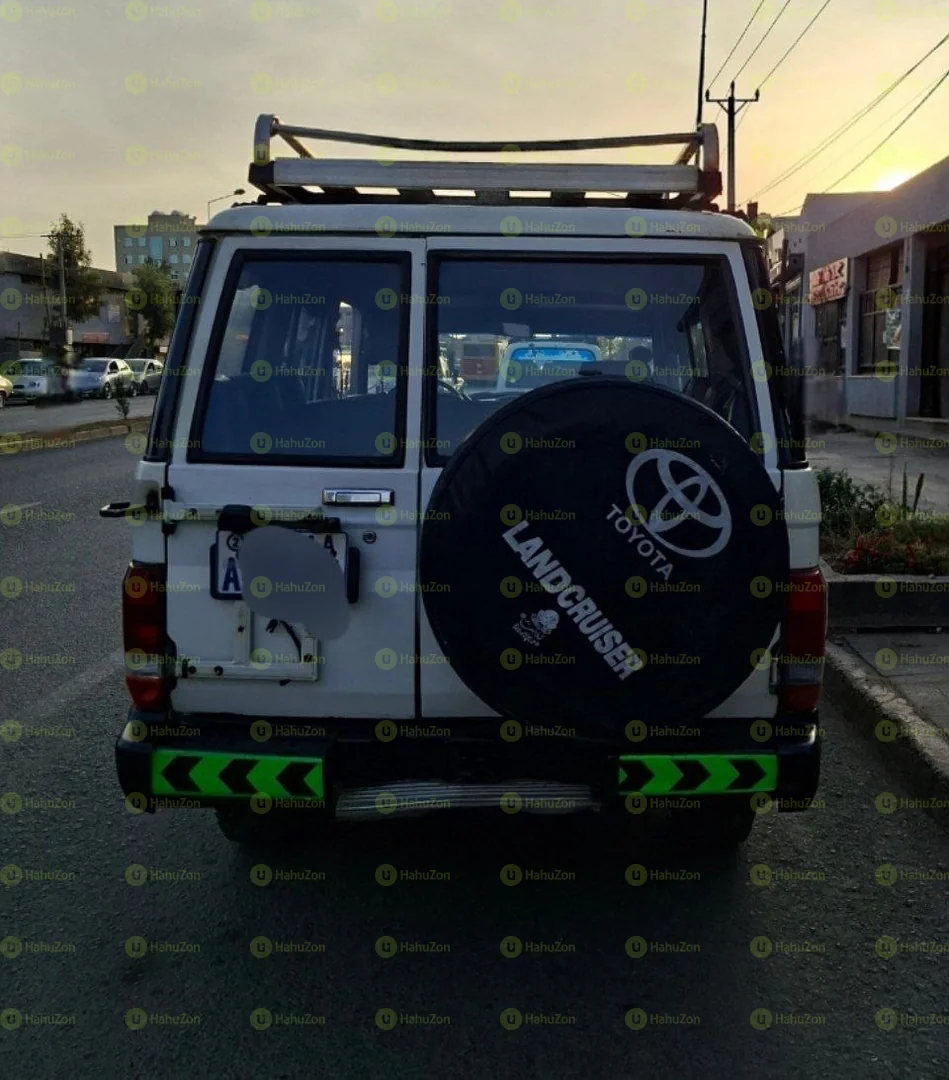 2013 Model-Toyota Land Cruiser