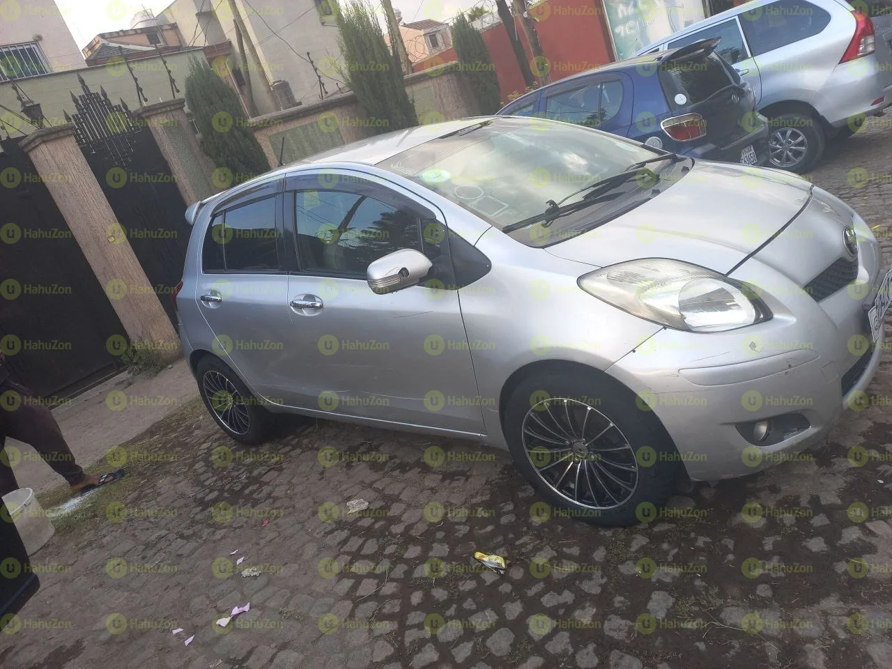 2010 Model-Toyota Yaris Compact