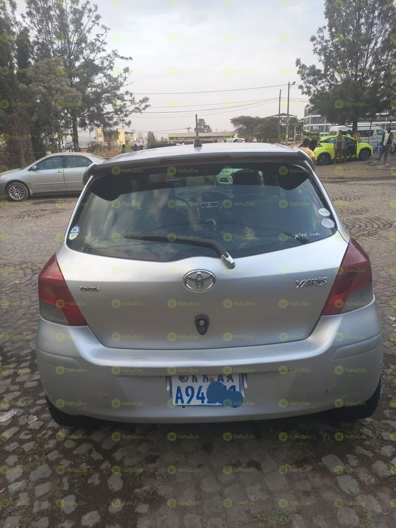 2010 Model-Toyota Yaris Compact