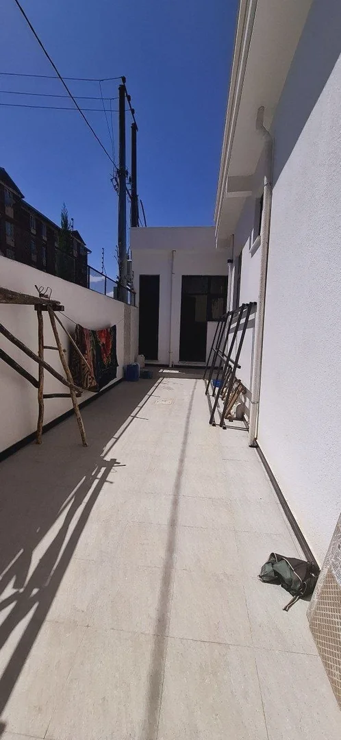 180 ካሬ የሚሸጥ ዘመናዊ ቪላ ቤት በሰሚት