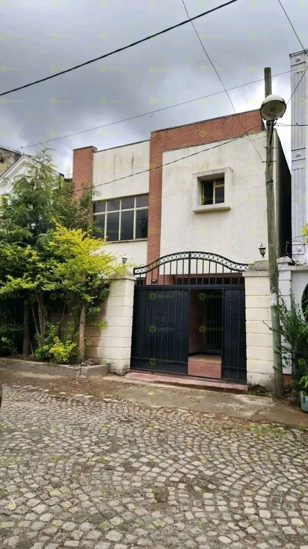 120 ካሬ የሚሸጥ G+1 ቤት በሰሚት አካባቢ