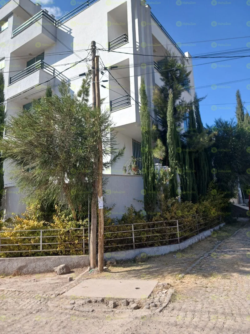 175 ካሬ የሚሸጥ G+4ቤት በሰሚት