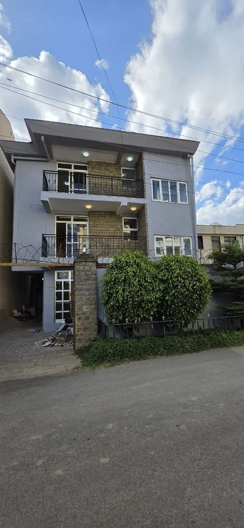 175 ካሬ የሚሸጥ G+2 ቤት በጃክሮስ አለማየሁ አካባቢ