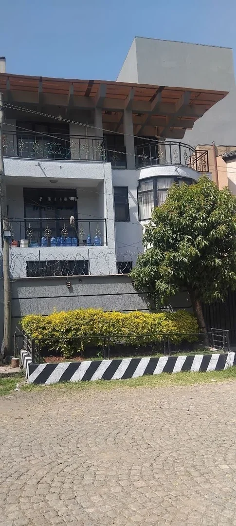 250 ካሬ የሚሸጥ G+2 ቤት በሰሚት