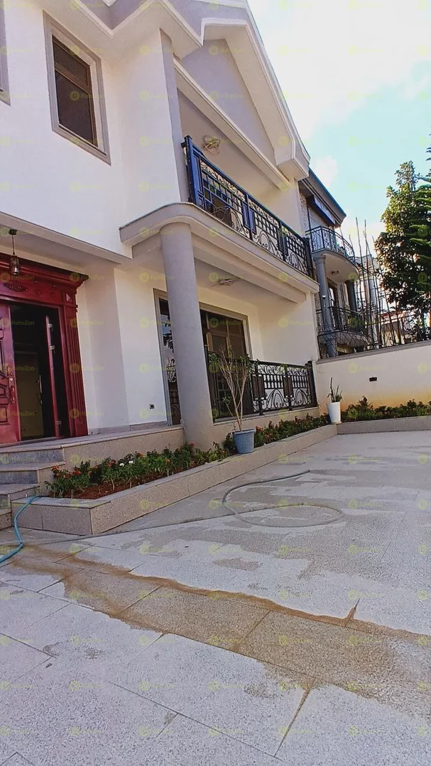 250 ካሬ የሚሸጥ G+1 ቤት በአያት