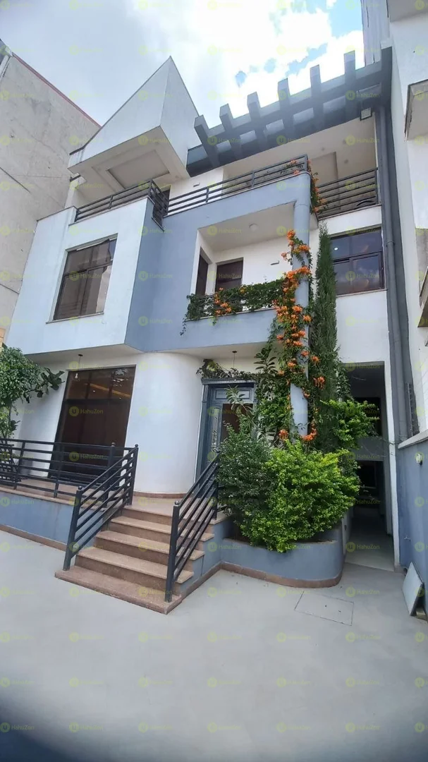 210 ካሬ የሚሸጥ G+2 ቤት በአያት