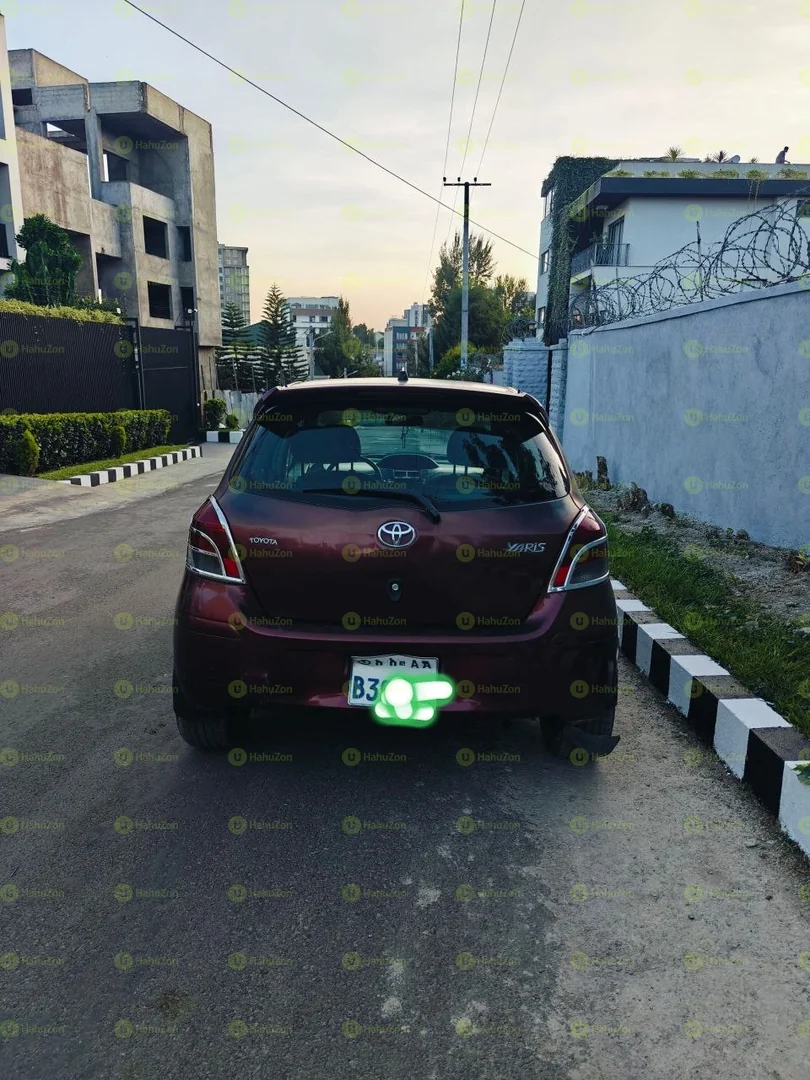 2010 Model-Toyota Yaris Compact