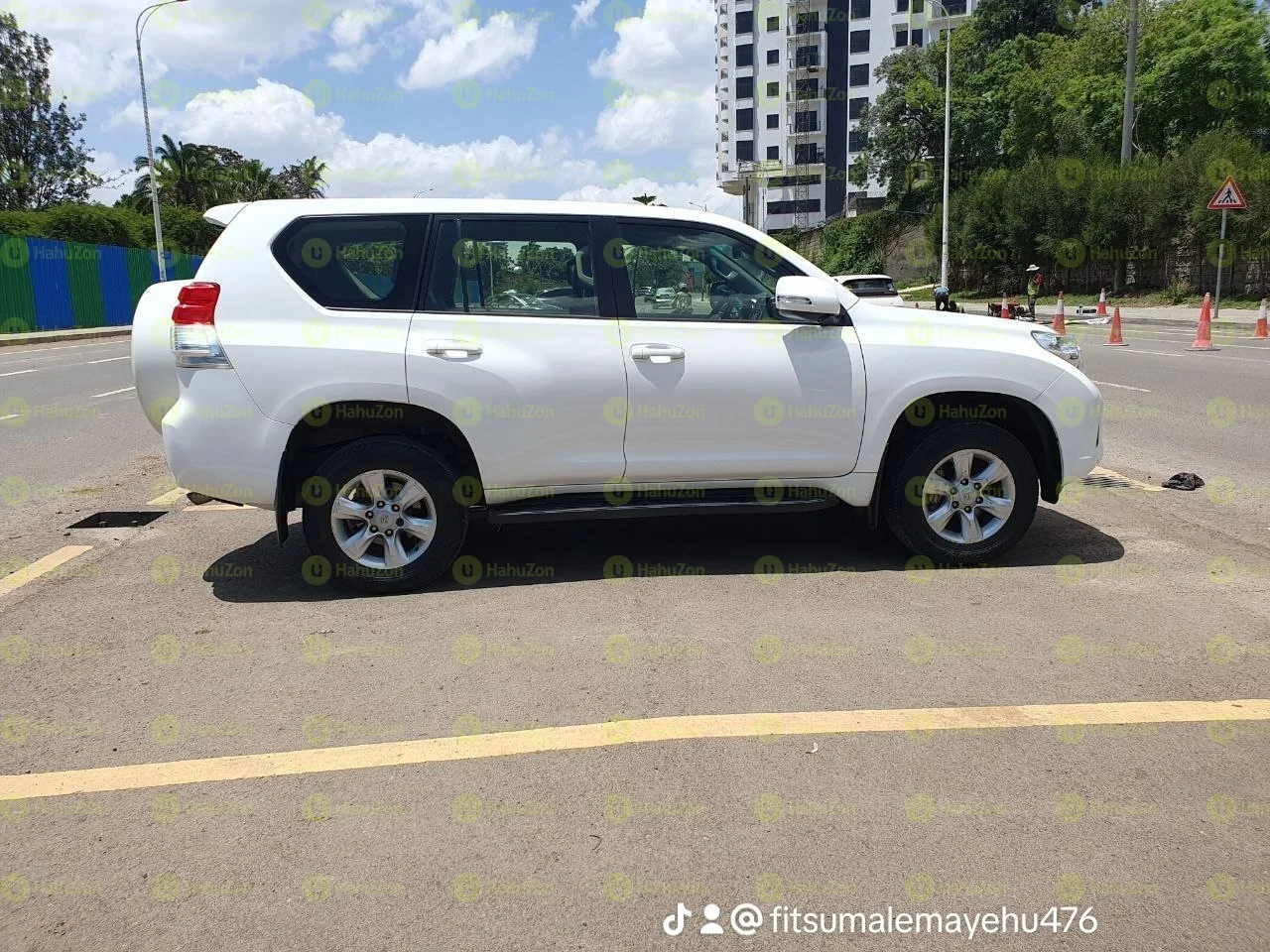 2013 Model-Toyota Land Cruiser Prado