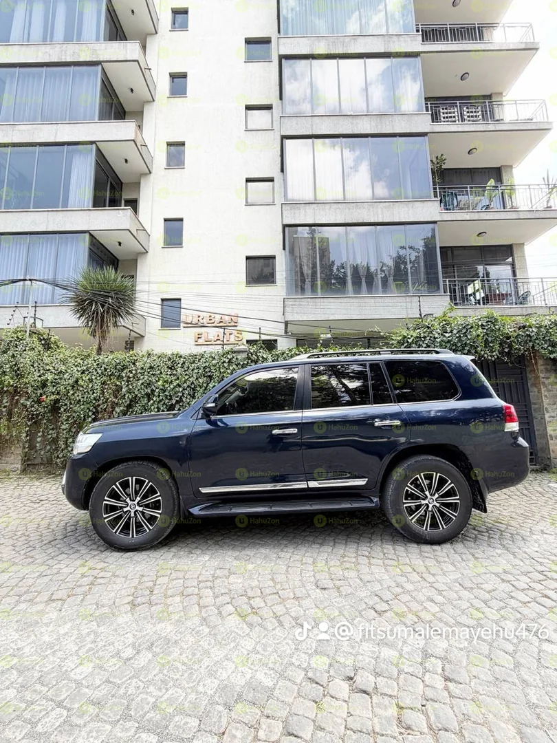 2017 Model-Toyota Land Cruiser