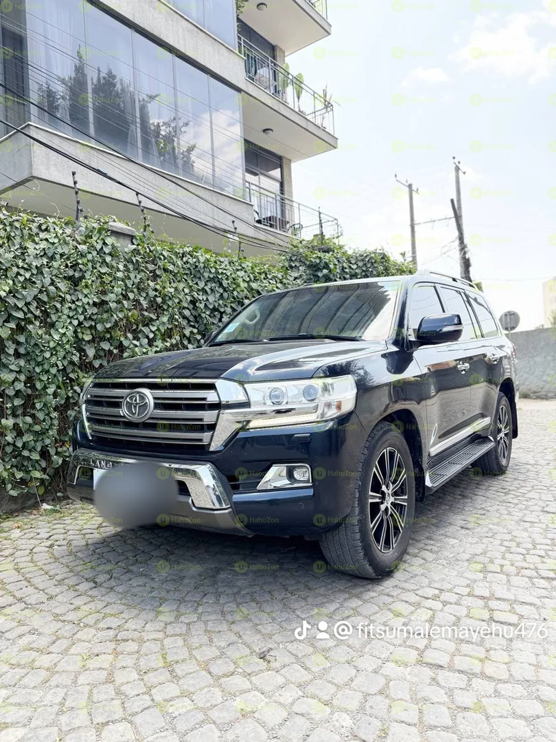 2017 Model-Toyota Land Cruiser