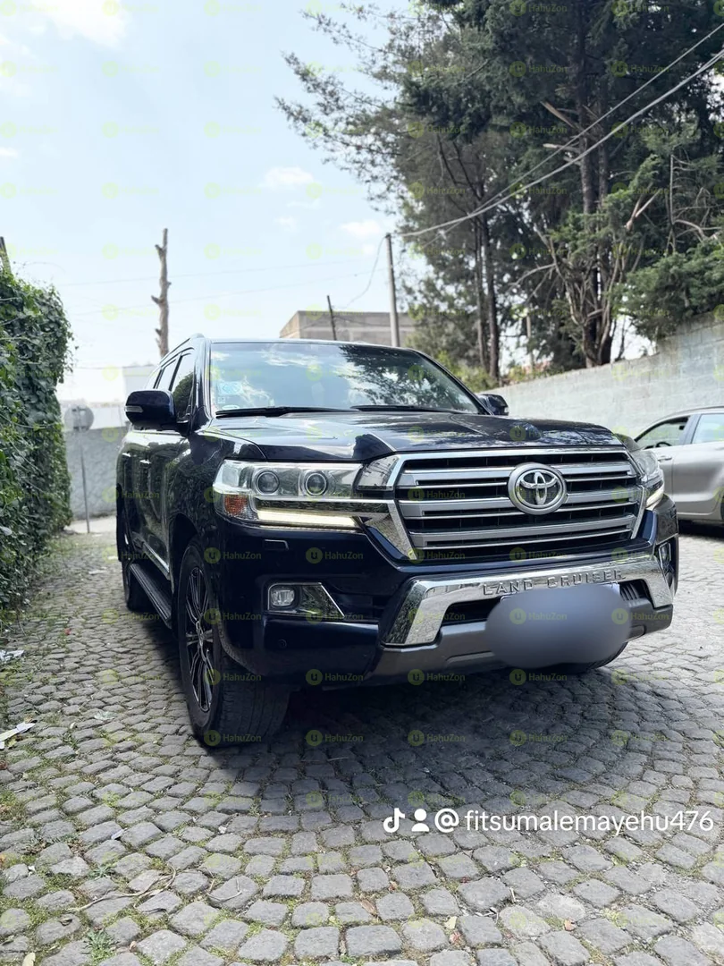2017 Model-Toyota Land Cruiser