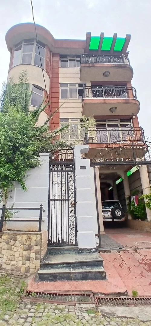 150 ካሬ የሚሸጥ G+3 ቤት በጃክሮስ አካባቢ