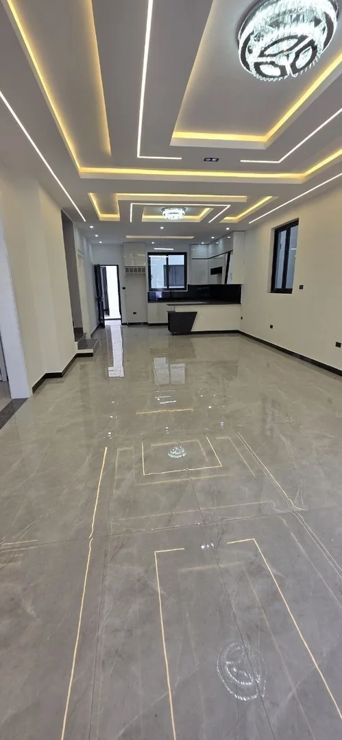 250 ካሬ የሚሸጥ G+2 ቤት በአያት