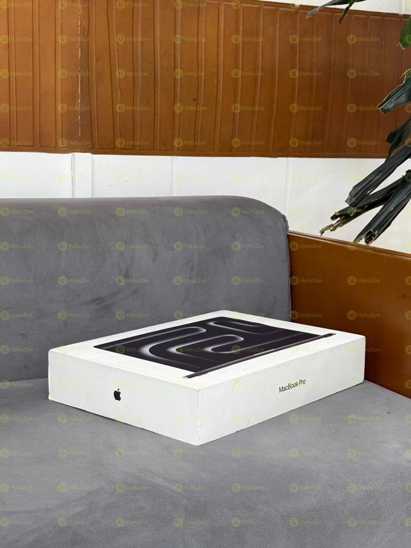 MacBook Pro M5 Max